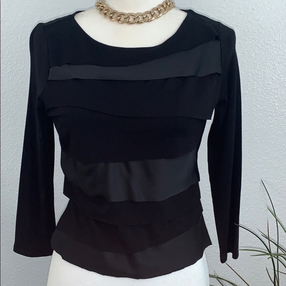 Vince Camuto  Long Sleeve Crop Top